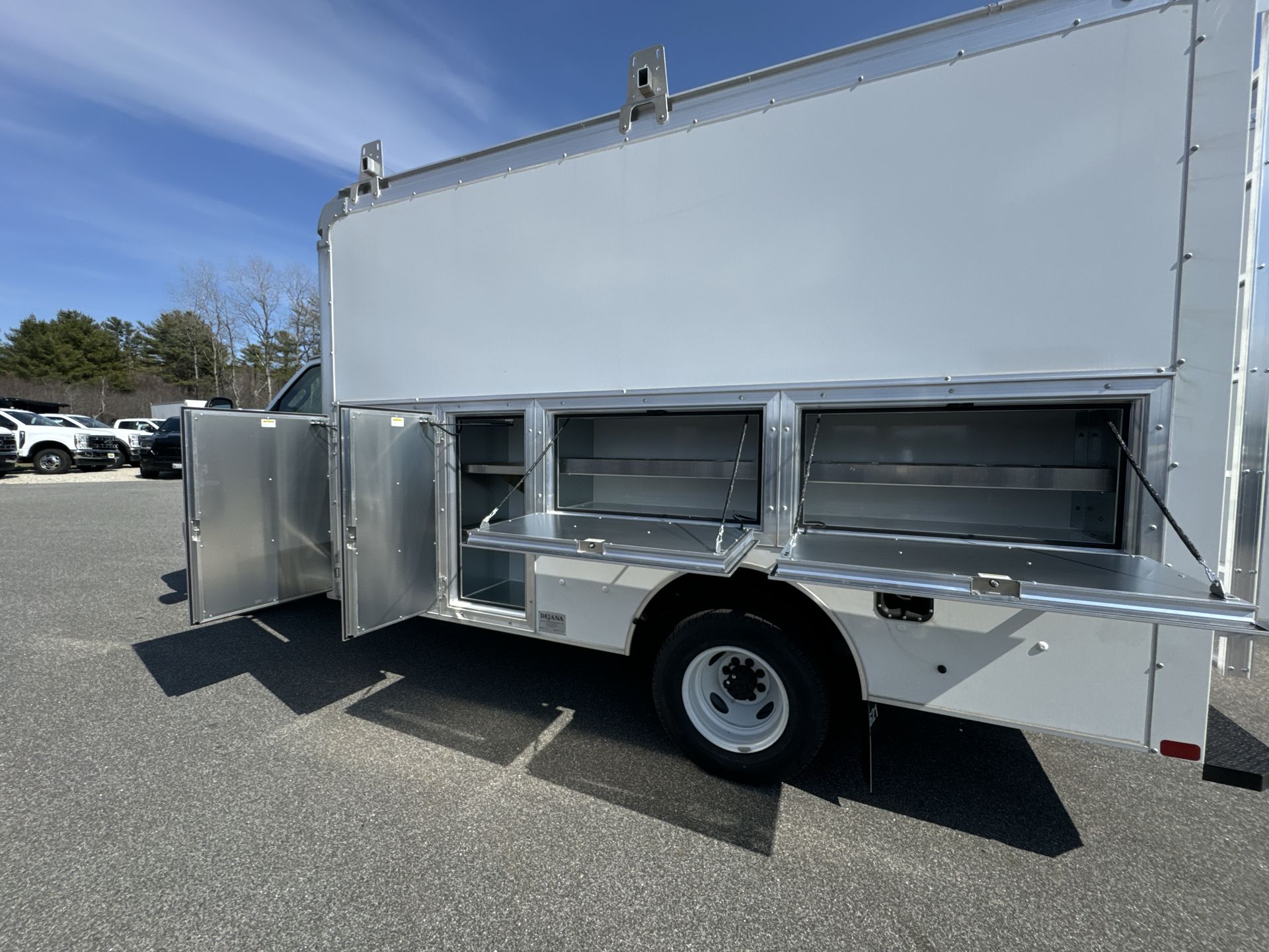 2026 Ford E-450 Cutaway photo 3