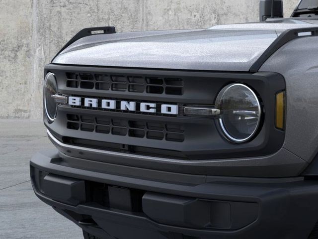 2025 Ford Bronco Base photo 17