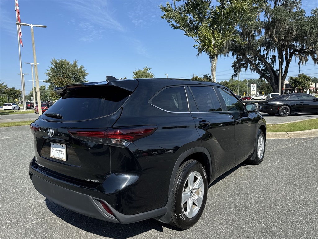 2024 Toyota Highlander LE photo 3