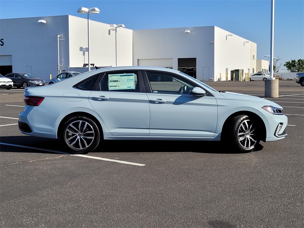 2025 Volkswagen Jetta 1.5T SE photo 4