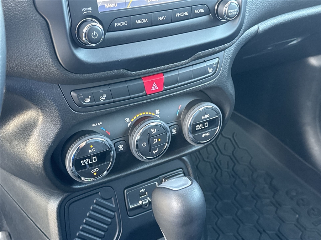 2016 Jeep Renegade Limited photo 15