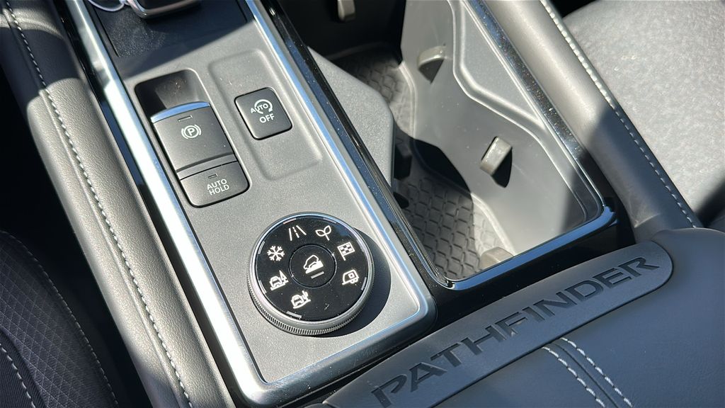 2025 Nissan Pathfinder SV photo 20