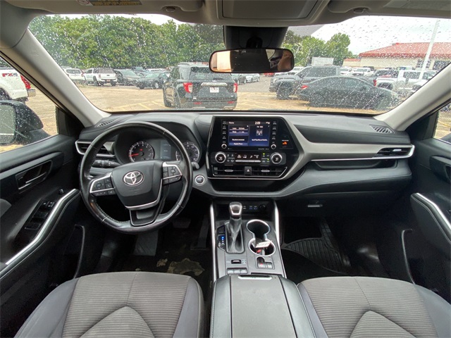 2022 Toyota Highlander LE photo 14