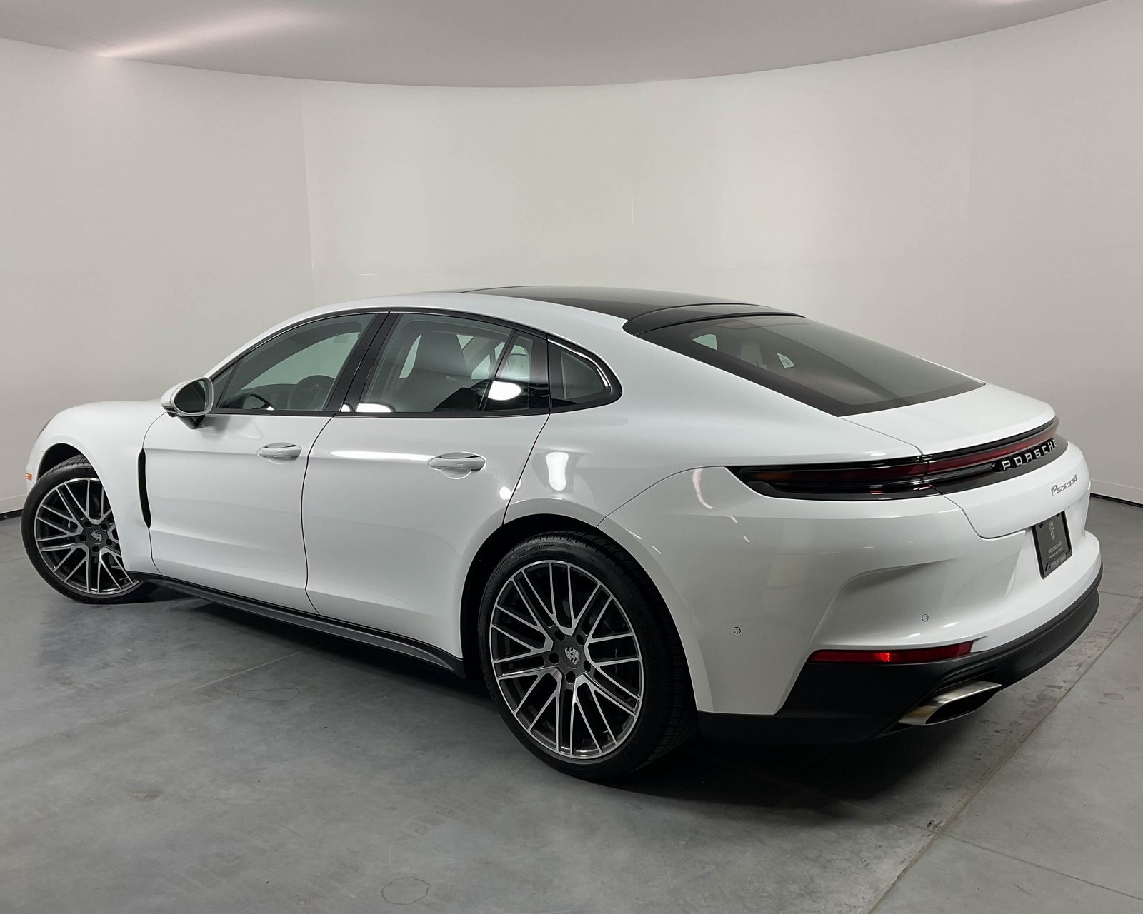 2025 Porsche Panamera 4 photo 3