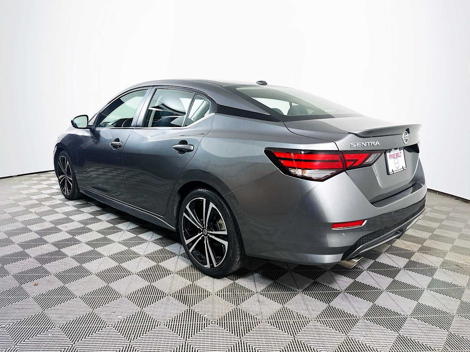 2021 Nissan Sentra SR photo 6