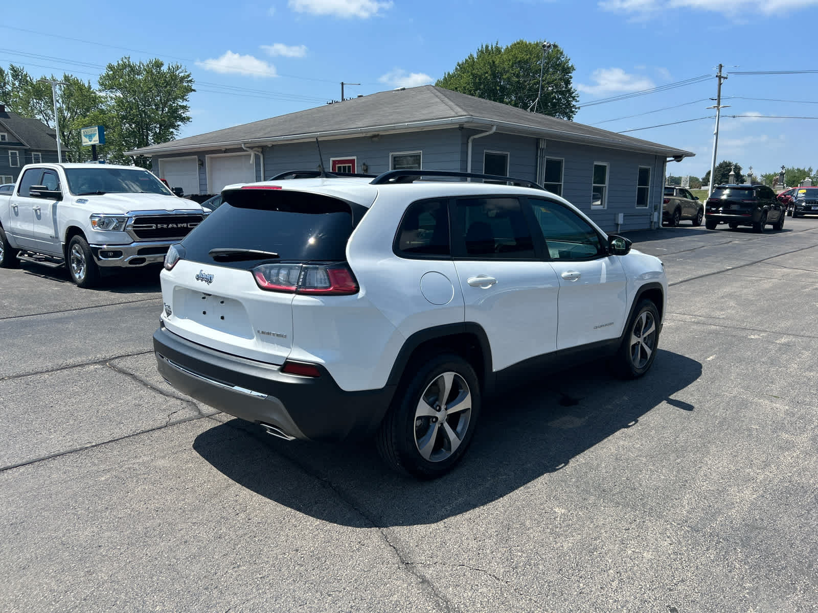 2022 Jeep Cherokee Limited photo 2