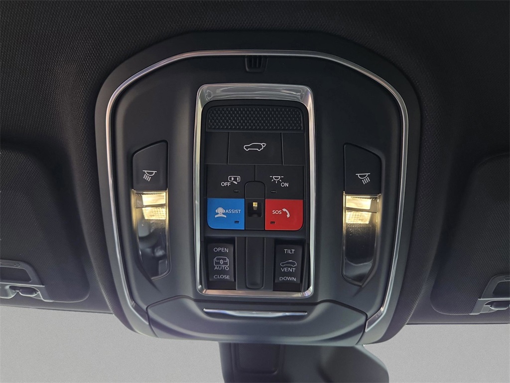 2025 Jeep Grand Cherokee Laredo photo 13