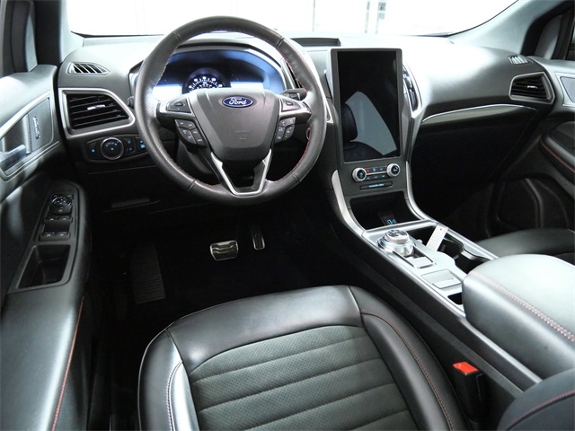 2024 Ford Edge ST photo 4