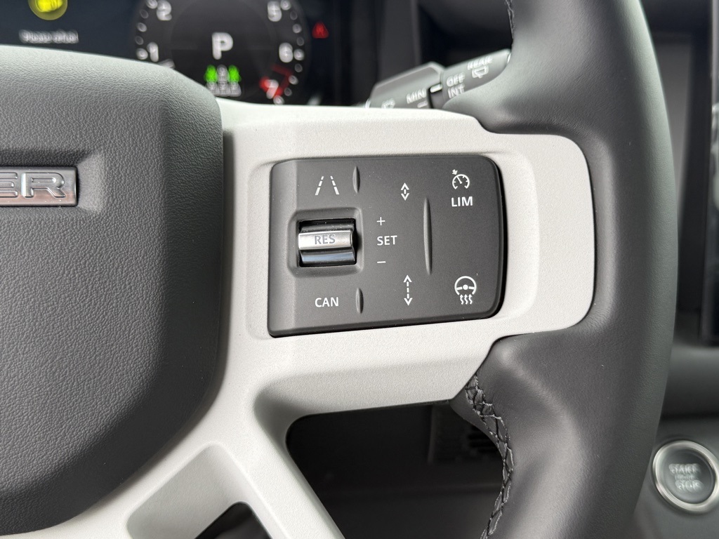 2025 Land Rover Defender 130 S photo 17