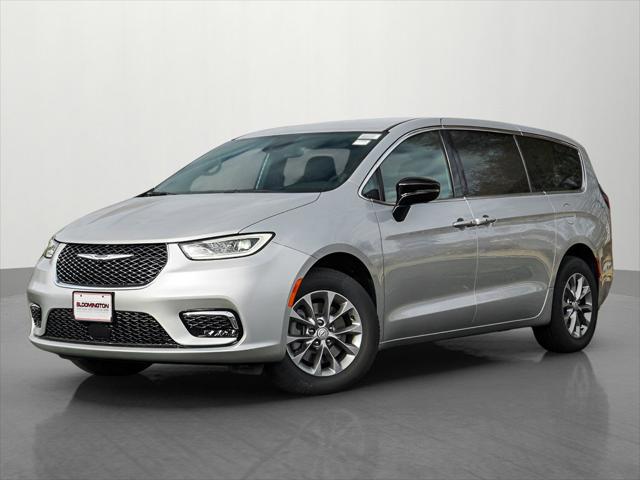 2026 Chrysler Pacifica Select's photo