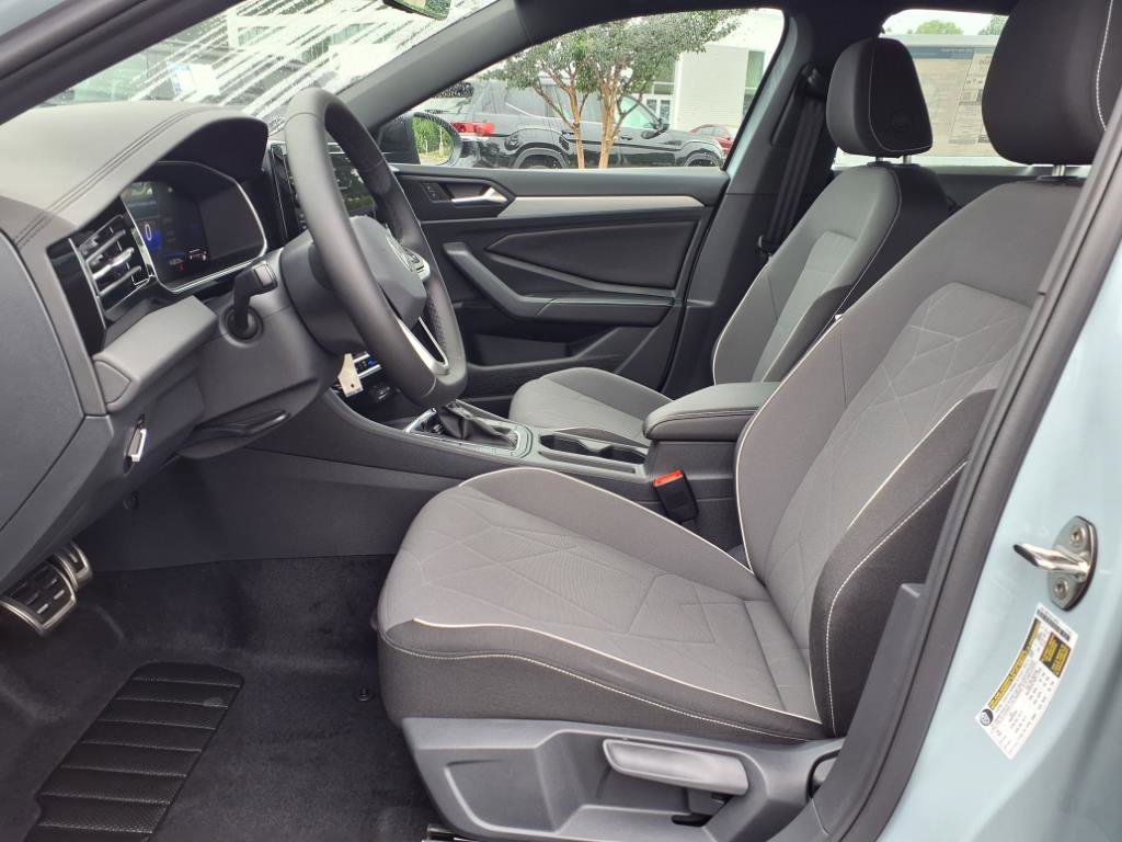 2025 Volkswagen Jetta Sport photo 3
