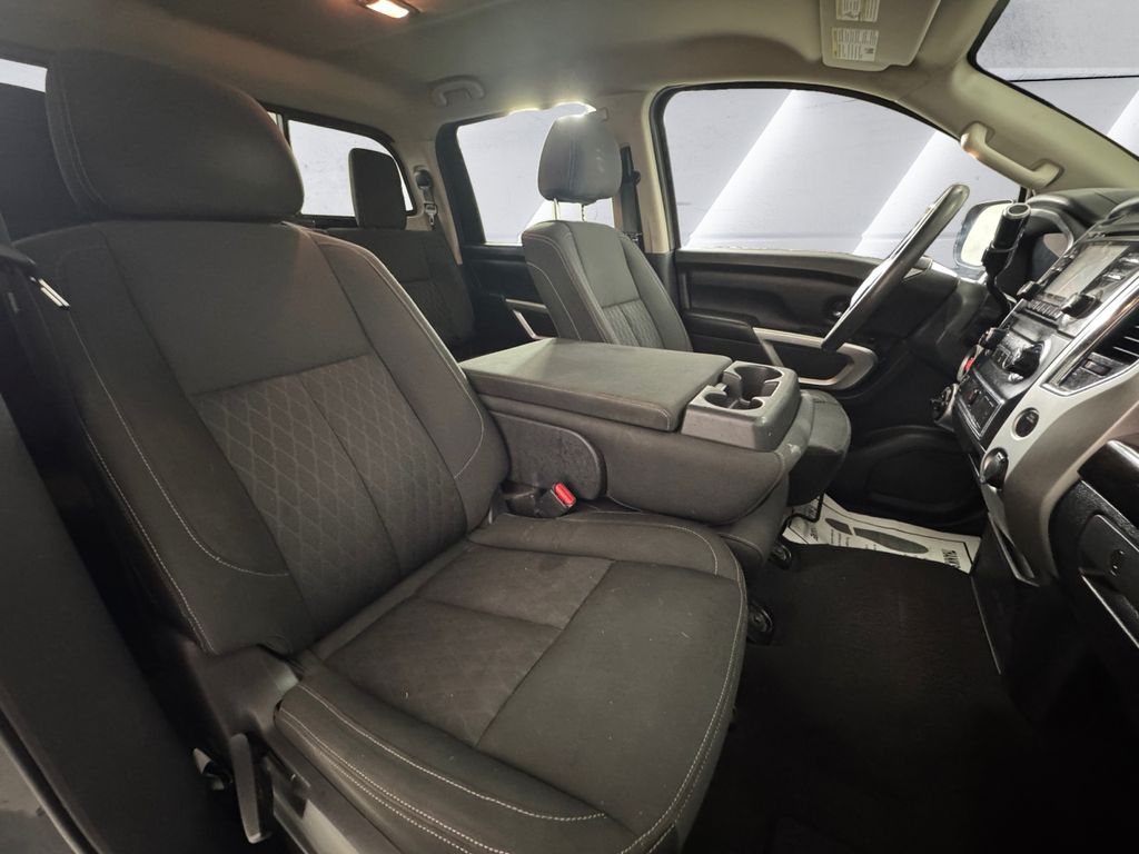 2017 Nissan Titan SV photo 13