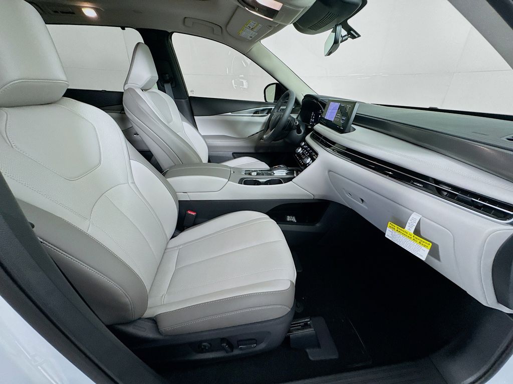 2026 Infiniti QX60 Luxe photo 33
