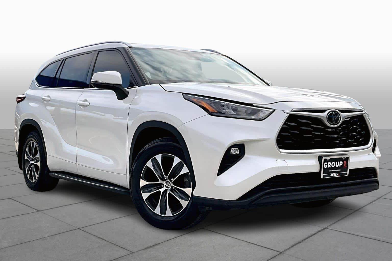2020 Toyota Highlander XLE photo 2