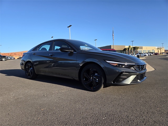 2026 Hyundai Elantra SEL Sport photo 2