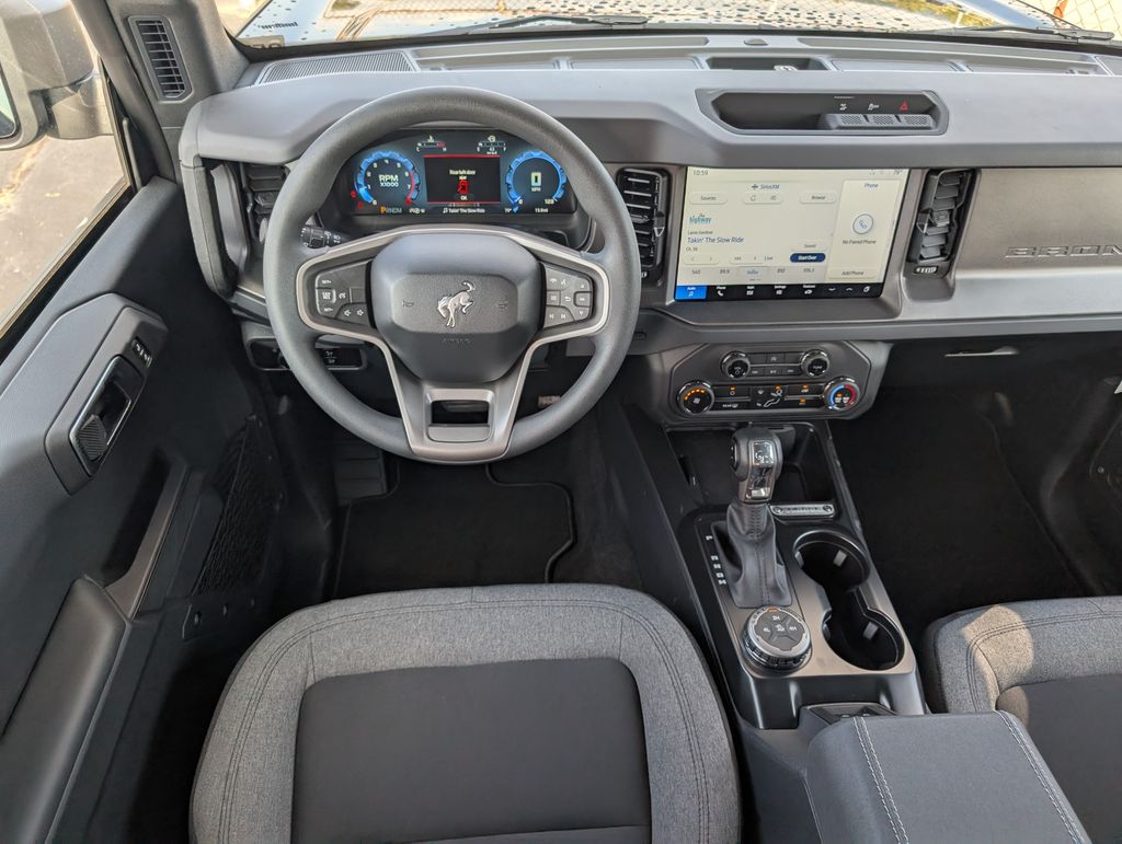 2025 Ford Bronco Base photo 6