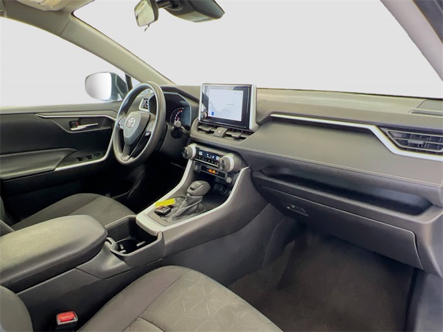 2024 Toyota RAV4 XLE photo 24