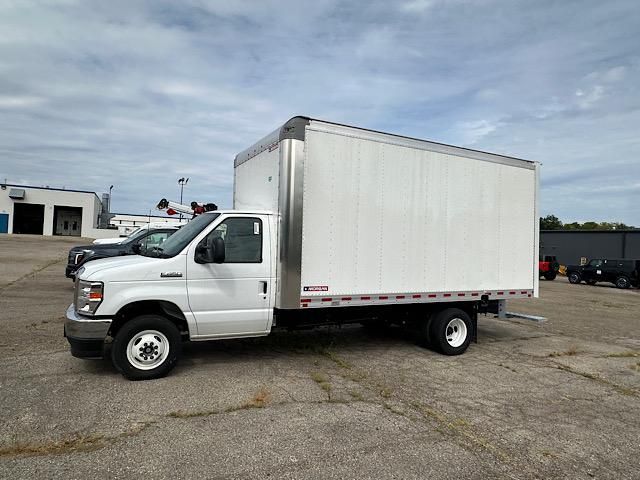 2024 Ford E-450 Cutaway photo 3