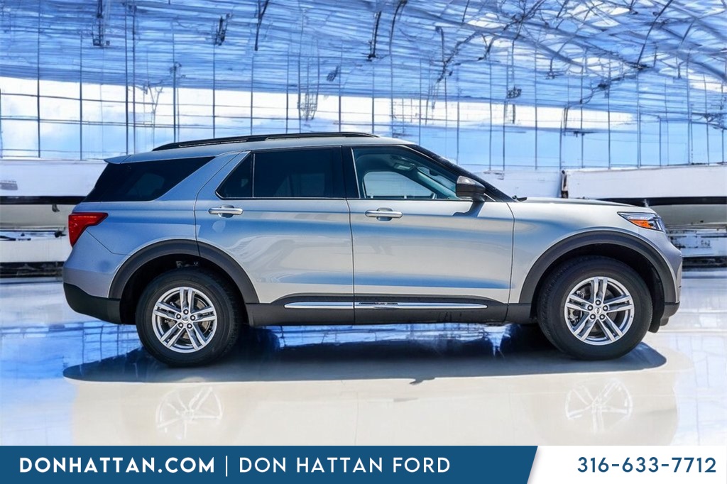2023 Ford Explorer XLT photo 32