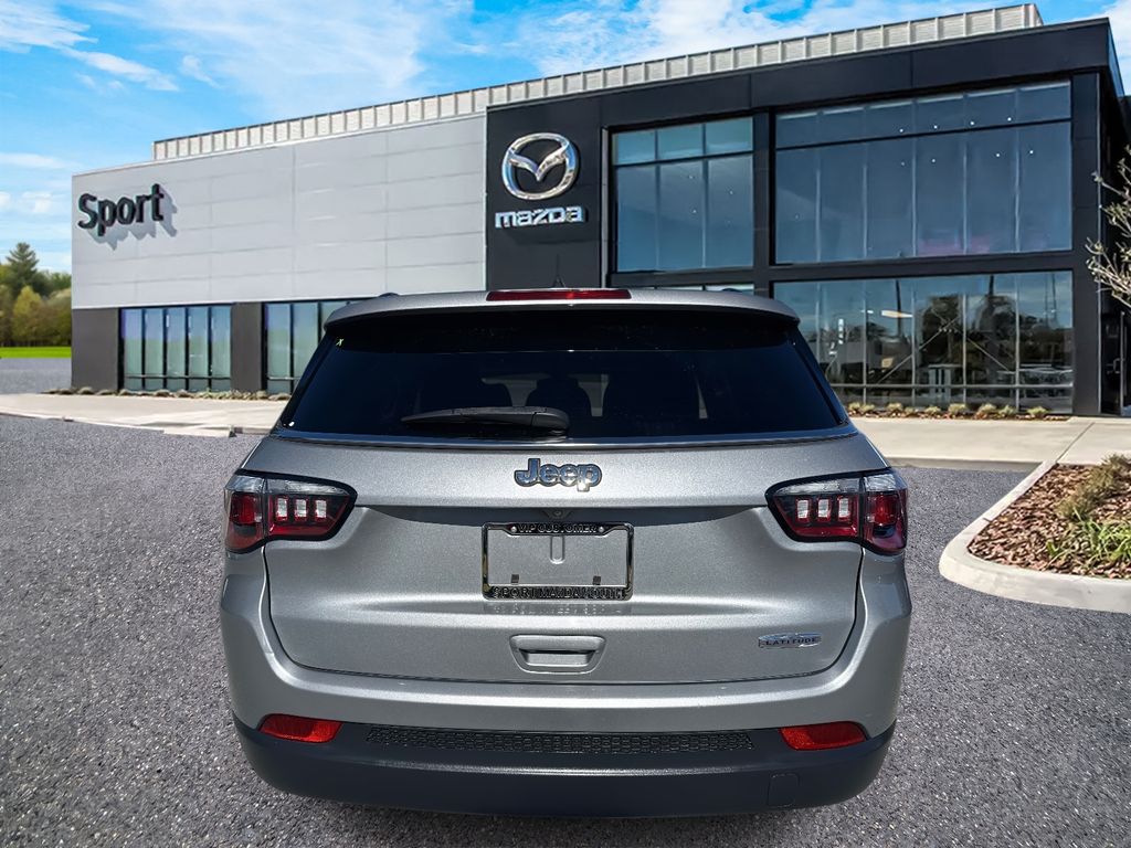 2020 Jeep Compass Latitude photo 3