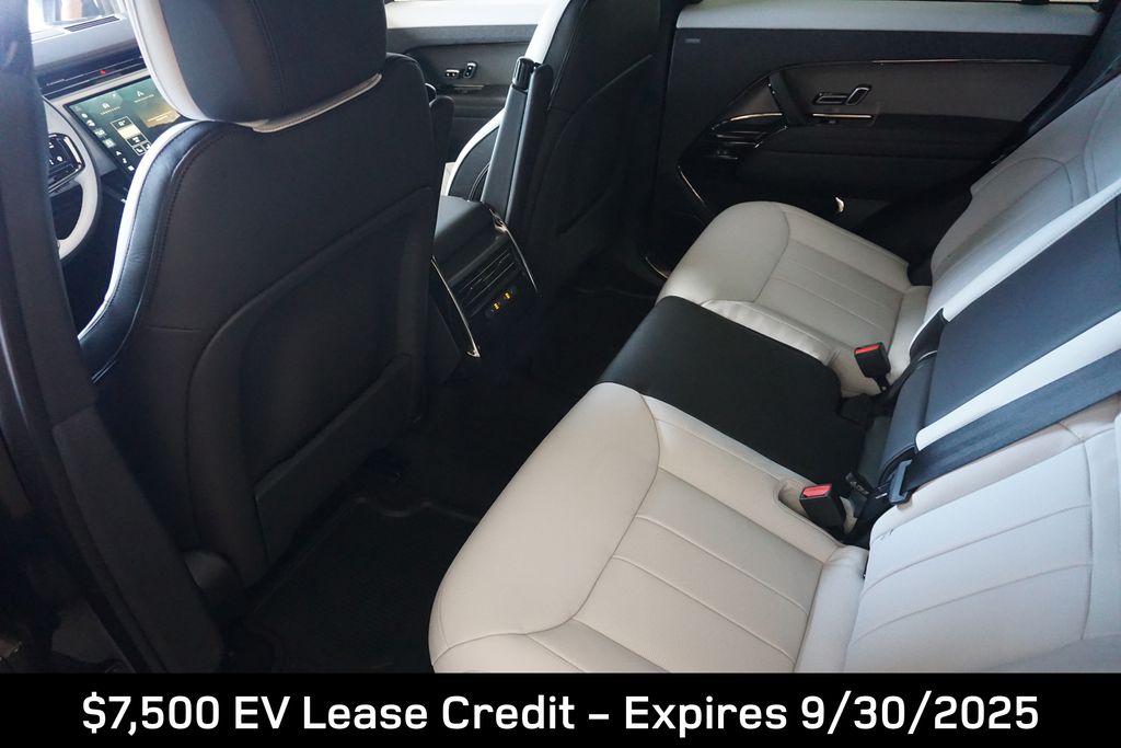 2025 Land Rover Range Rover Sport SE photo 26