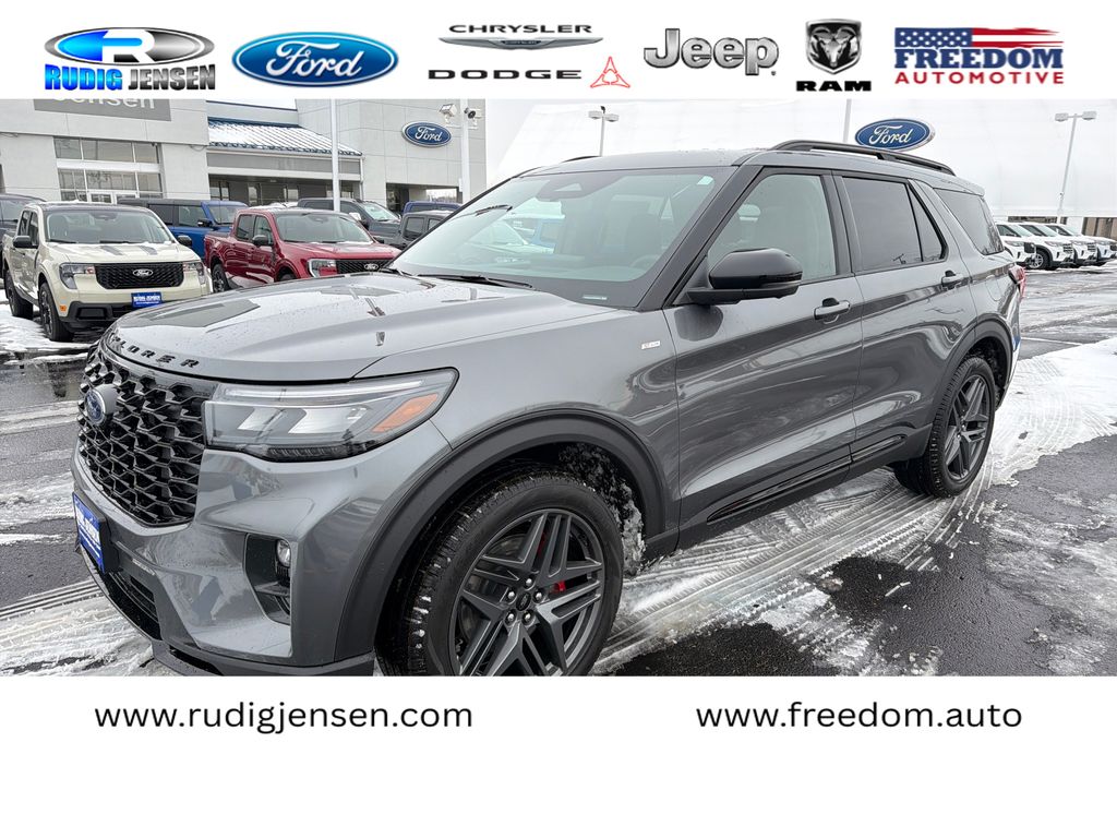 2026 Ford Explorer ST-LINE's photo