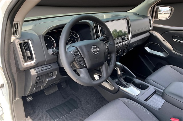 2025 Nissan Frontier SV photo 7