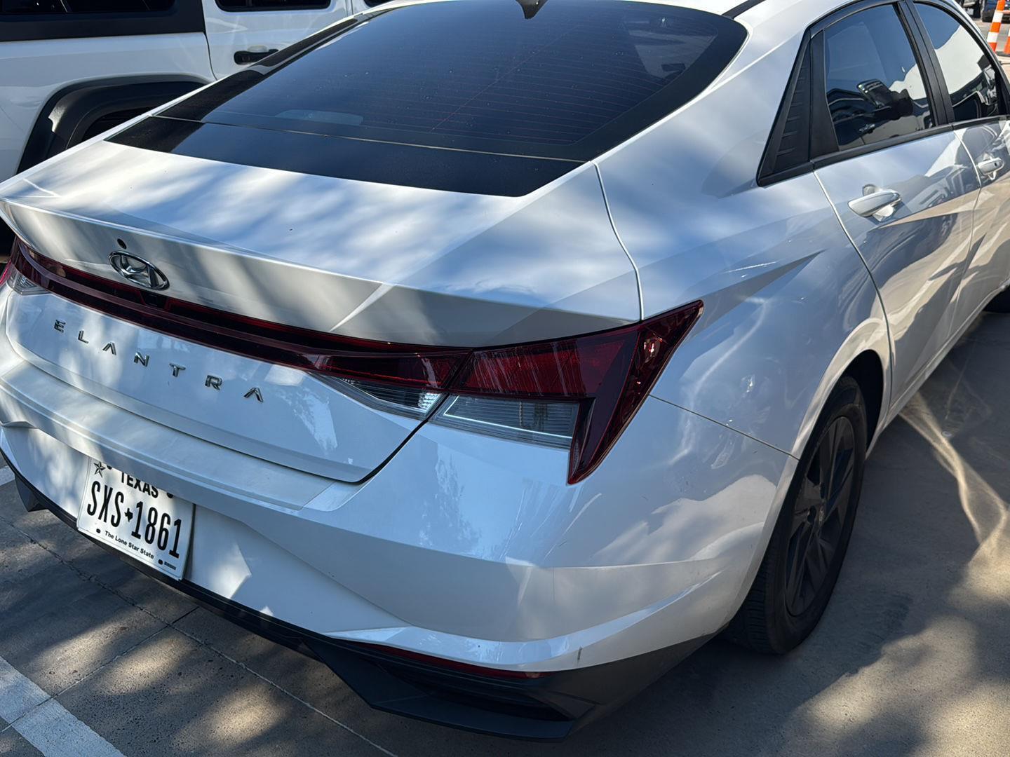 2023 Hyundai Elantra SEL photo 6