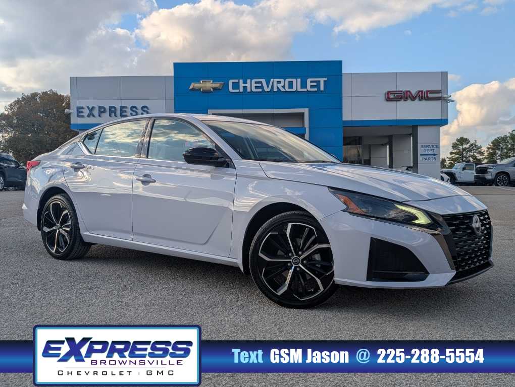 2025 Nissan Altima SR's photo