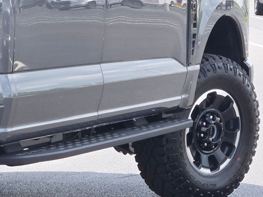 2025 Ford F-250 Lariat photo 11