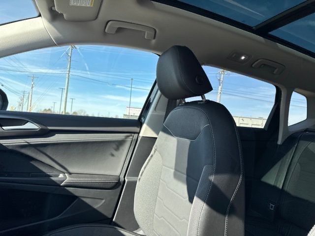 2025 Volkswagen Taos SE photo 19