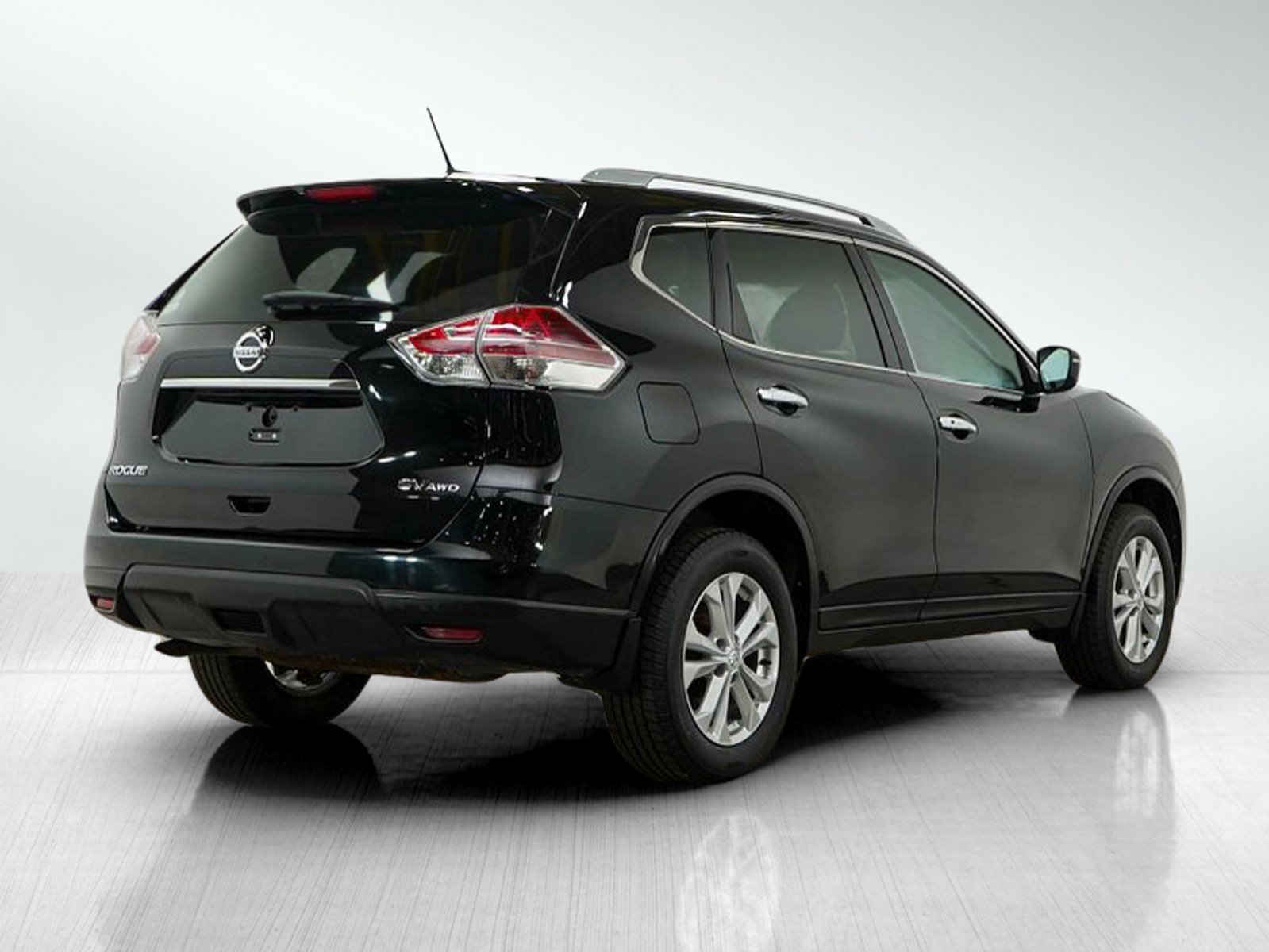 2016 Nissan Rogue SV photo 3