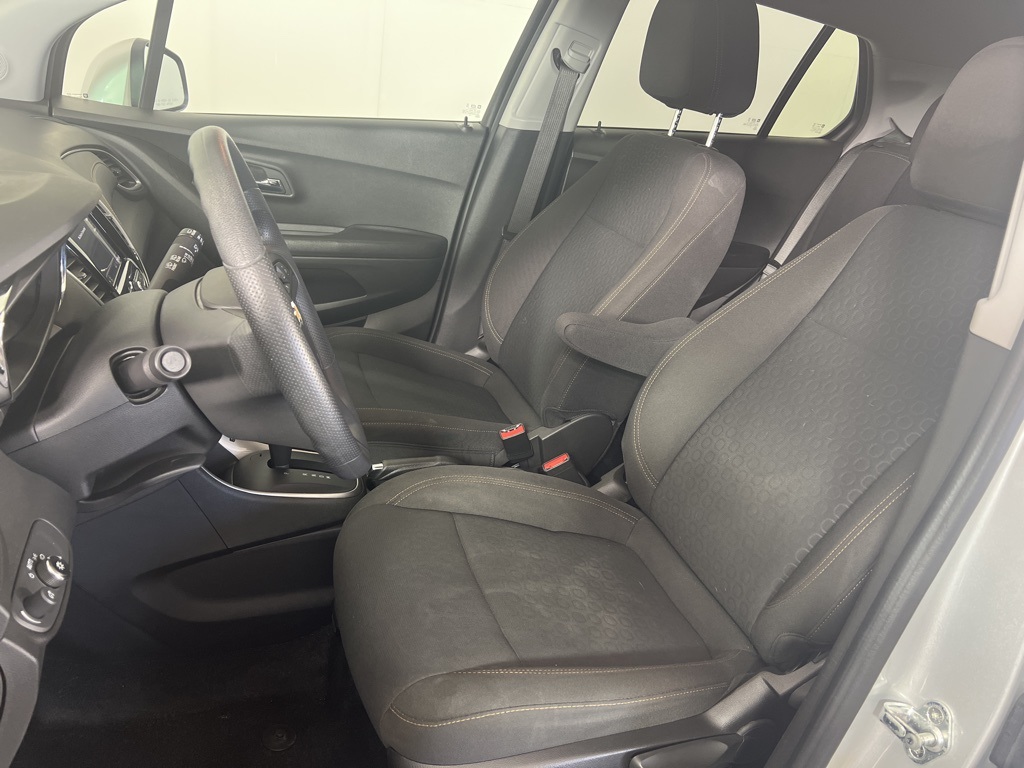 2022 Chevrolet Trax LS photo 12