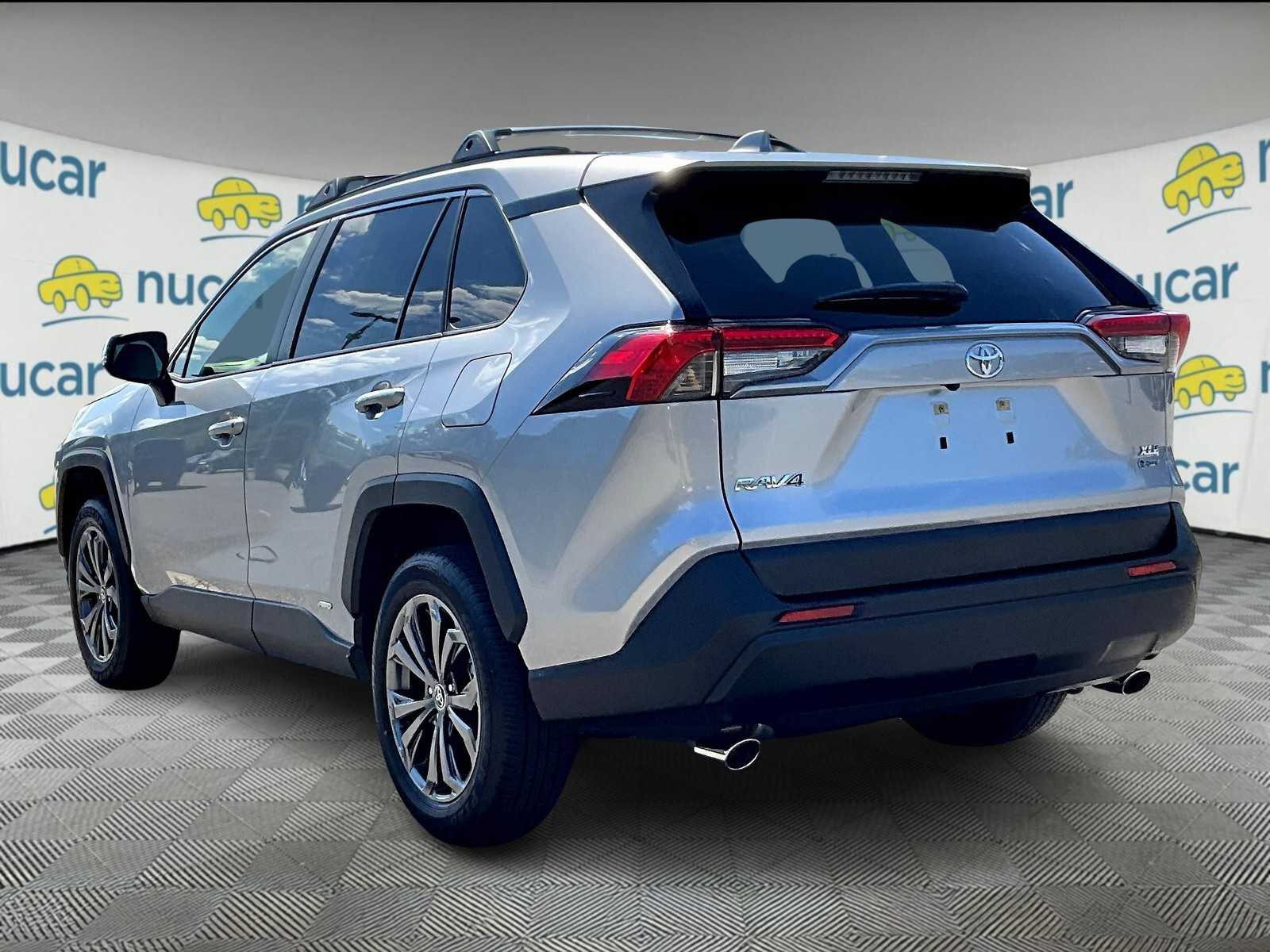 2025 Toyota RAV4 Hybrid XLE Premium photo 2
