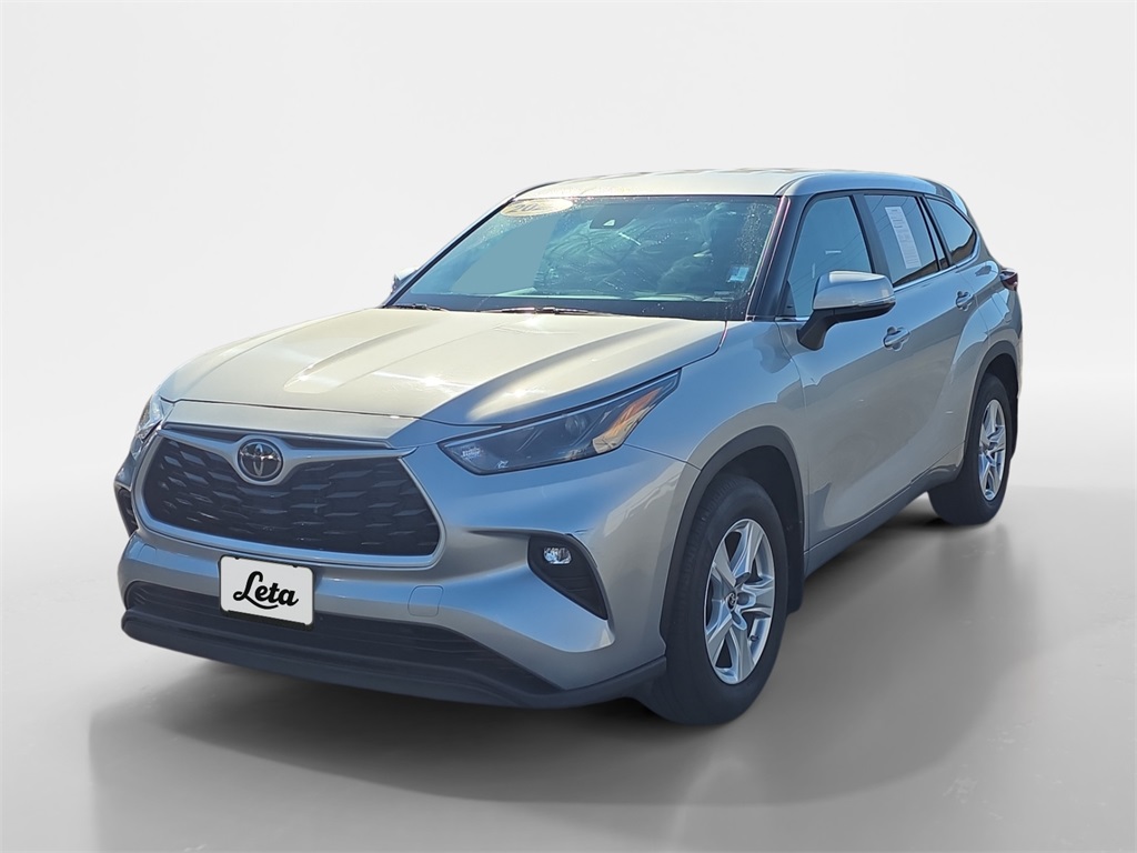 2024 Toyota Highlander LE photo 4