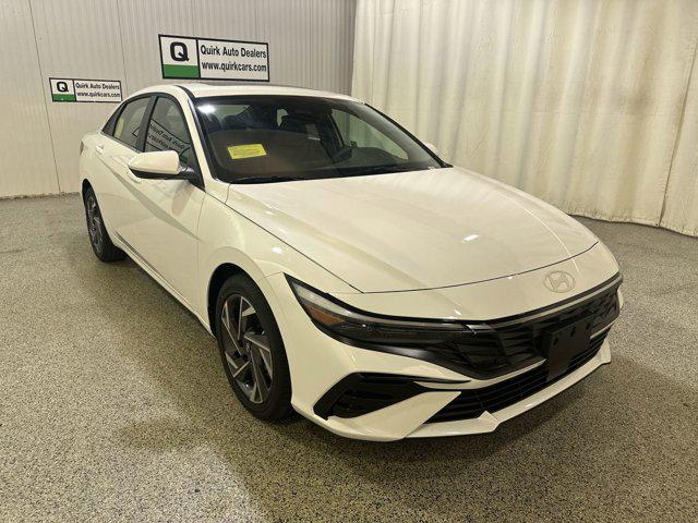 2025 Hyundai Elantra SEL's photo