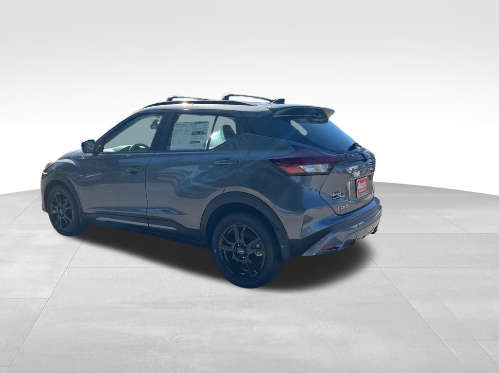 2024 Nissan Kicks SR photo 2