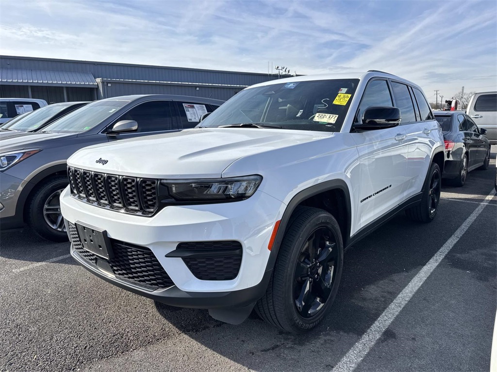 2023 Jeep Grand Cherokee Altitude's photo
