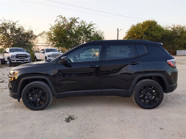 2026 Jeep Compass Latitude Altitude photo 4