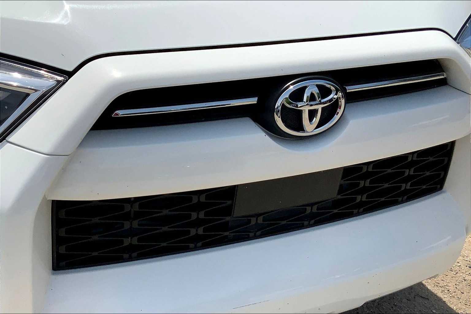 2024 Toyota 4Runner SR5 photo 27