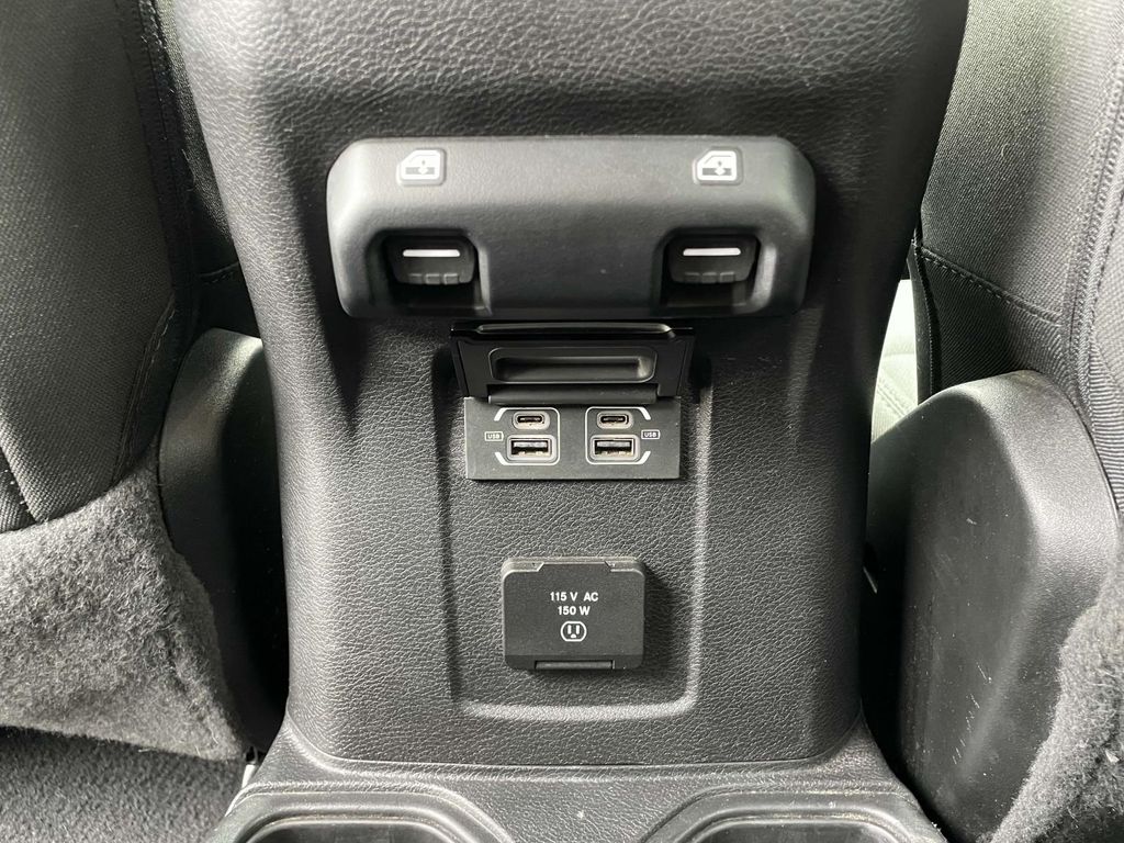 2021 Jeep Wrangler Unlimited Sahara photo 3