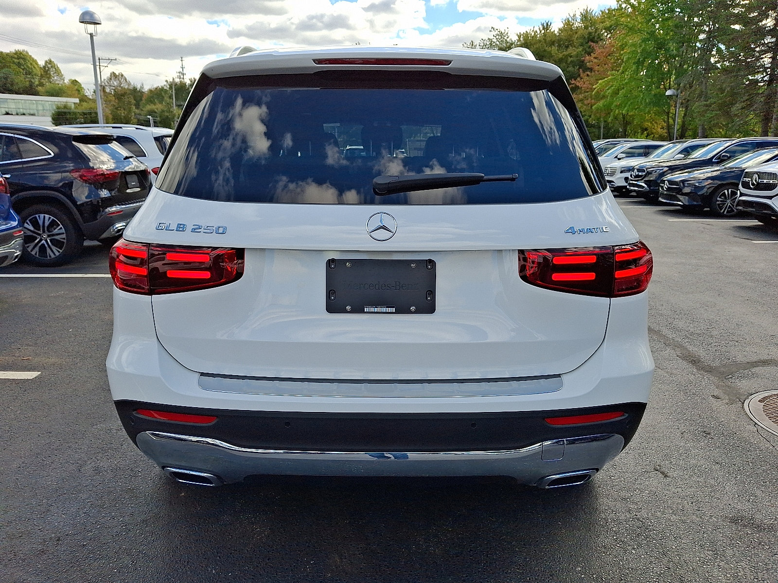 2026 Mercedes Benz GLB 250 4MATIC photo 4