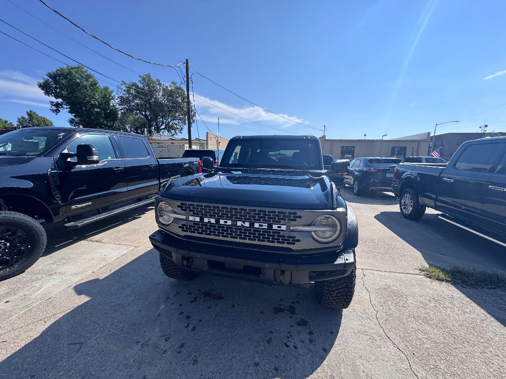 2024 Ford Bronco Badlands photo 2