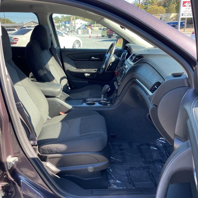2015 Chevrolet Traverse 1LT photo 2