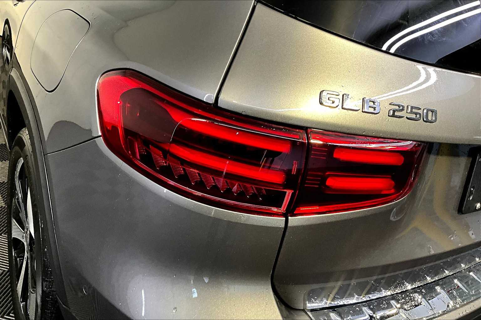 2026 Mercedes Benz GLB 250 4MATIC photo 5