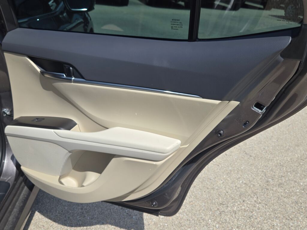2022 Toyota Camry LE photo 8