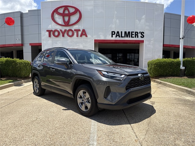 2024 Toyota RAV4 XLE's photo