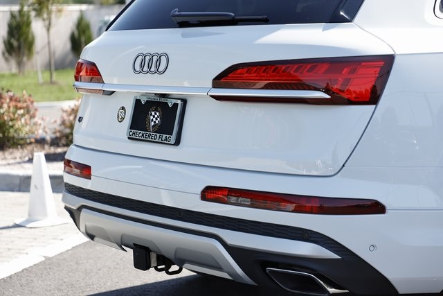 2025 Audi Q7 55 Premium Plus photo 9