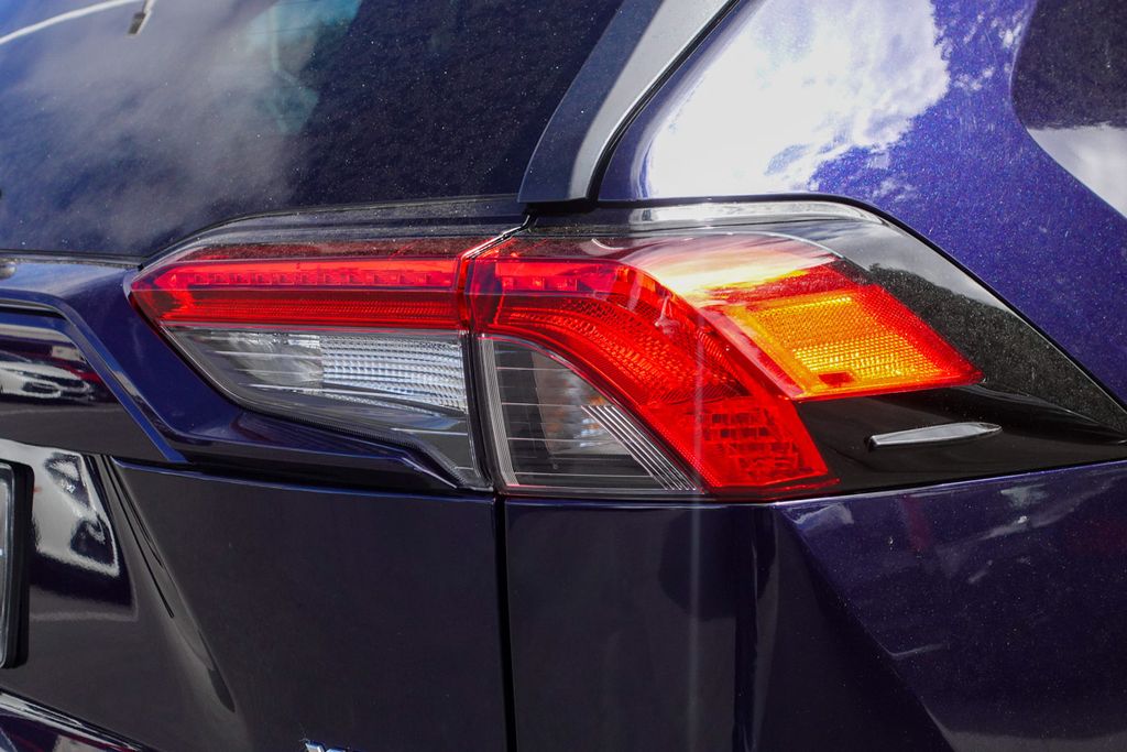 2023 Toyota RAV4 XLE photo 4