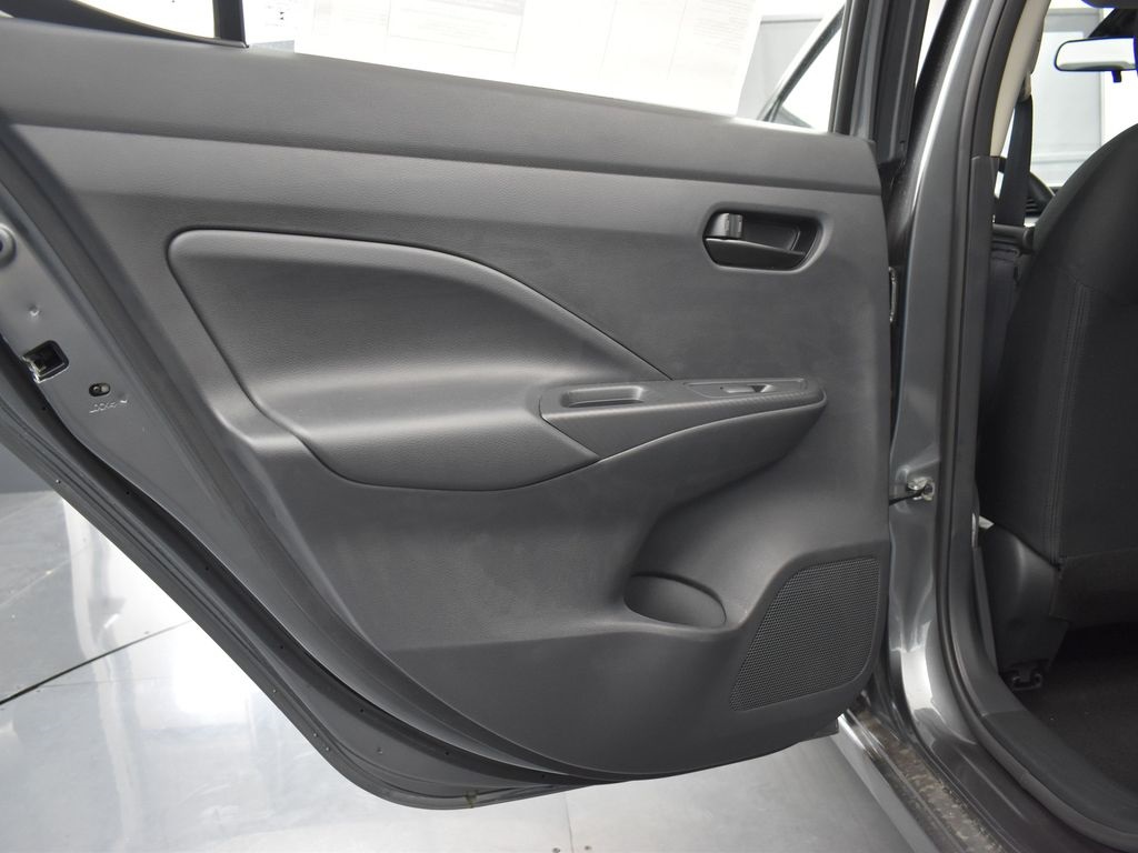 2025 Nissan Versa 1.6 S photo 13